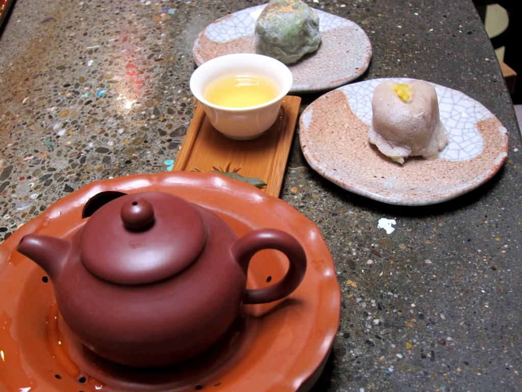 teance-small-red-robe-oolong-and-mochi